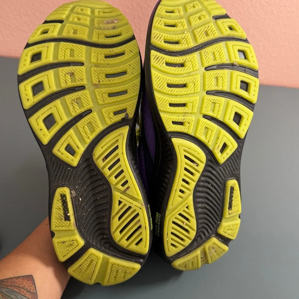 Brooks runDisney Halloween 2025 Ghost 17 - Picture 4 of 5